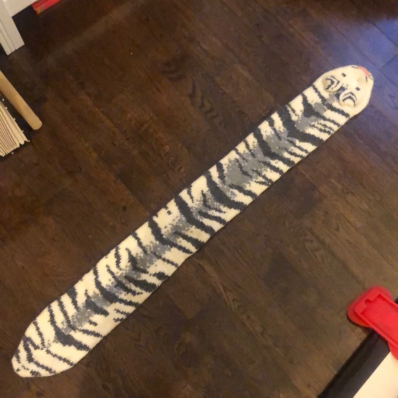 Kate Spade Tiger Knit Scarf - Picture 6 of 8